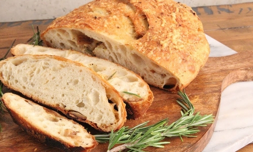 http://laurainthekitchen.com/500x300thumbnails/asiago-and-roasted-garlic-rustic-bread.jpg