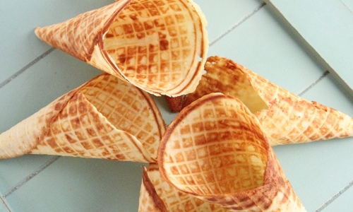 http://laurainthekitchen.com/500x300thumbnails/homemade-waffle-cones.jpg